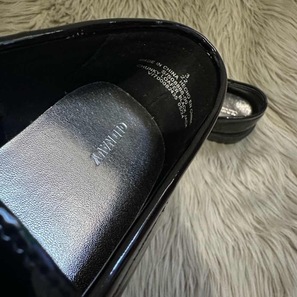 Old Navy Chunky Black Loafers for Girls - Picture 6 of 8